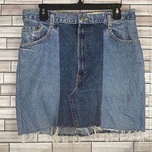 Levi’s Unique Customized Two-Tone Denim Distressed Jean Skirt Size Large